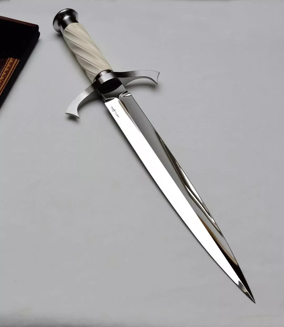 Custom D2 Steel Hunting Survival Knife with Sheath