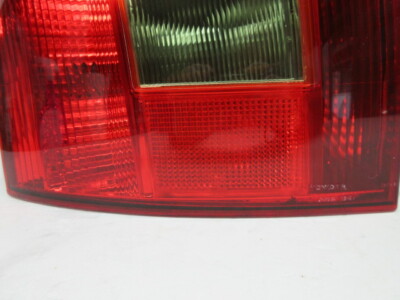 蘭46 Nos/Japan Taillight Lamp RH For TOYOTA HILUX LN30 RN30 LN40