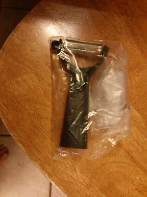 Tupperware 5 in 1 Universal Peeler Black -NIP