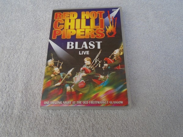 Red Hot Chili Peppers - Blast Live In Glasgow Fruit market DVD (2008)