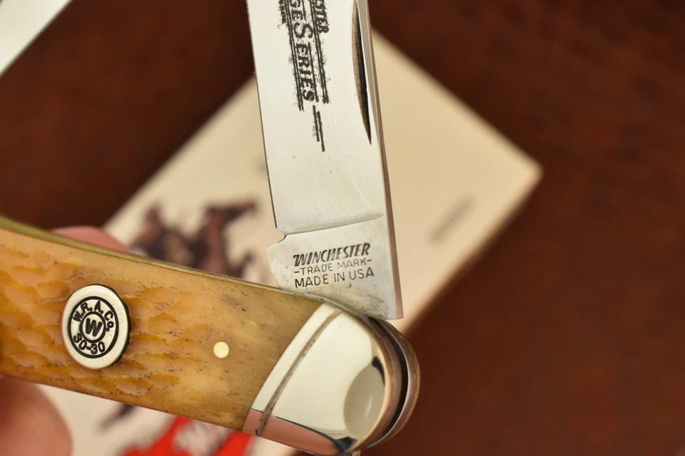 CUCHILLO WHITTLER WINCHESTER HECHO EN EE. UU. HUESO AMARILLO SOWBELLY 1995 BONITO (27677) Foto 4 de 4