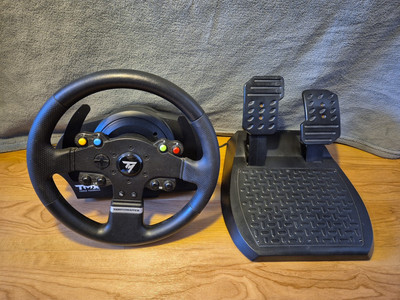 Thrustmaster TMX Force Lenkrad Inkl. Pedale - XBOX & Windows