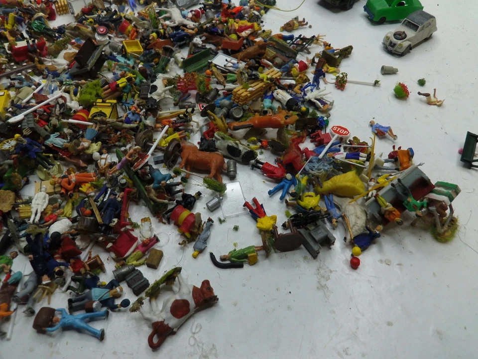 1/87 HO LOT PLUSIEURS CENTAINES DE figurines + accessoires noch busch ........ - Immagine 4 di 4