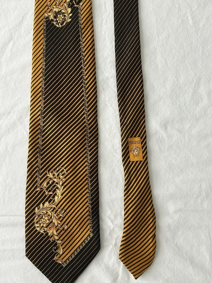 Corbata de seda Versace - Rayas barrocas negras y doradas, hecha en Italia Foto 4 de 4