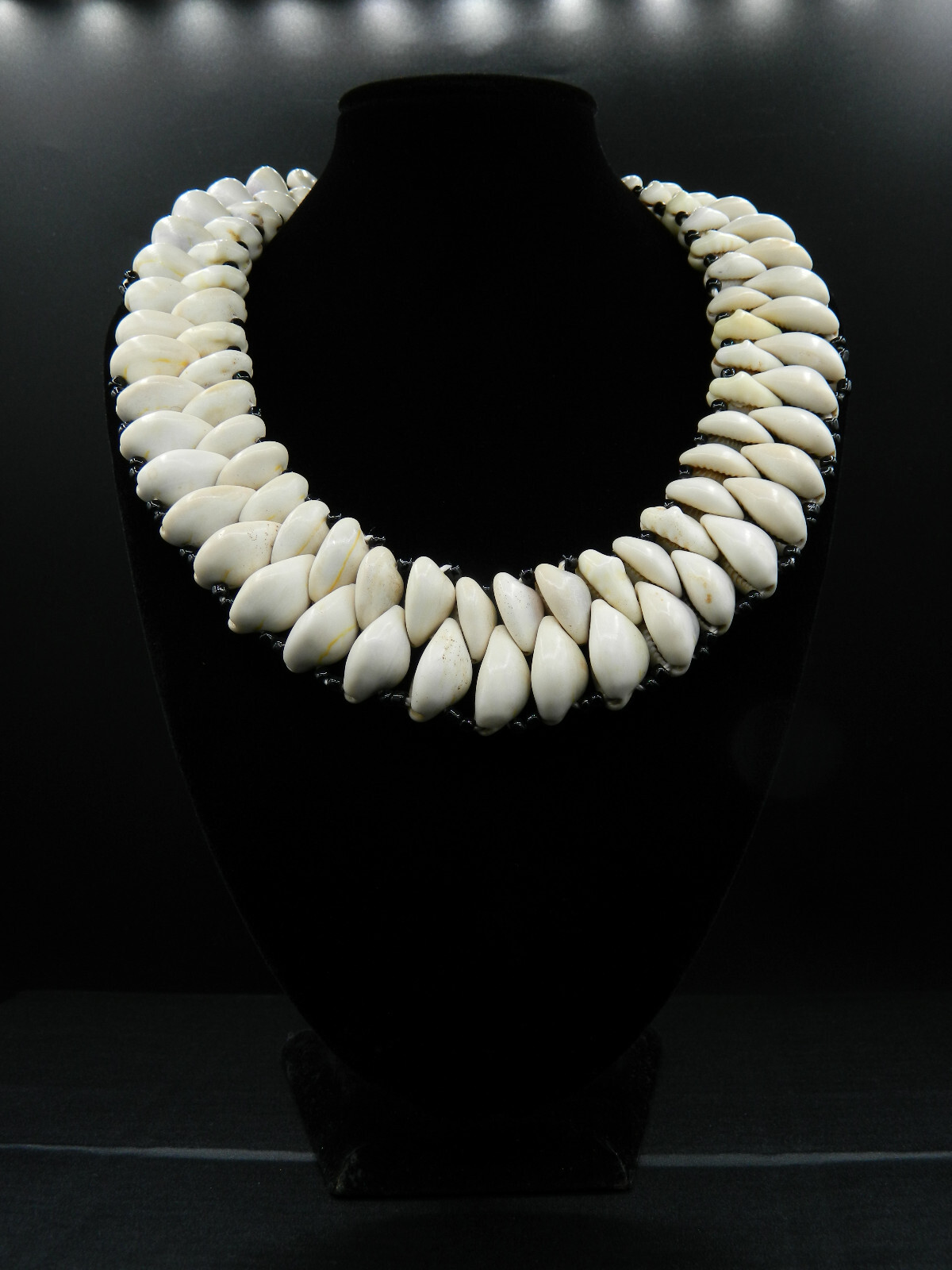 Collier en perles de cauris et vinyle noir style ethnique pour homme et femme