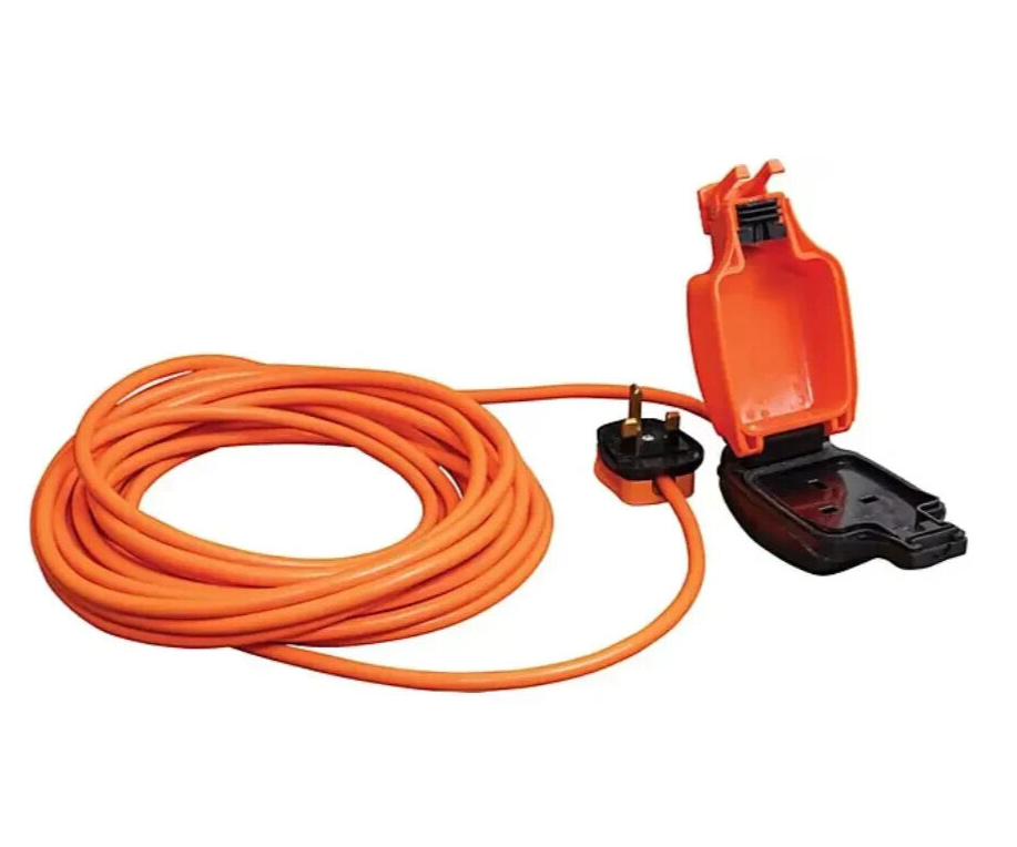 Pro Elec Mains 15m Extension Lead with Outdoor 1-Gang Socket, IP54 rating.
