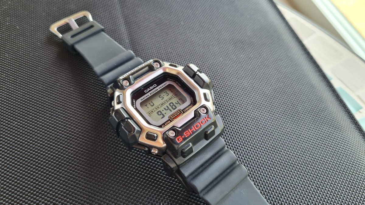 今季ブランド ガンダムレッド CASIO G-SHOCK 希少品 DW-8300 腕時計