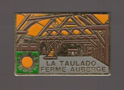 pin's ferme auberge la Taulado de Les Eyzies-de-Tayac-Sireuil (Périgord)
