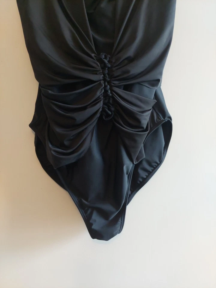 VENUS Negro Una Pieza Talla 16 Correa Ajustable Giratoria Frontal Resortwear Playa Foto 3 de 4