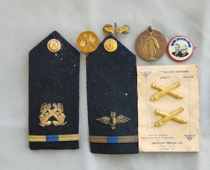 Misc epaulats WW2 medals, & Barry Goldwater political button in Chinese-lot sale