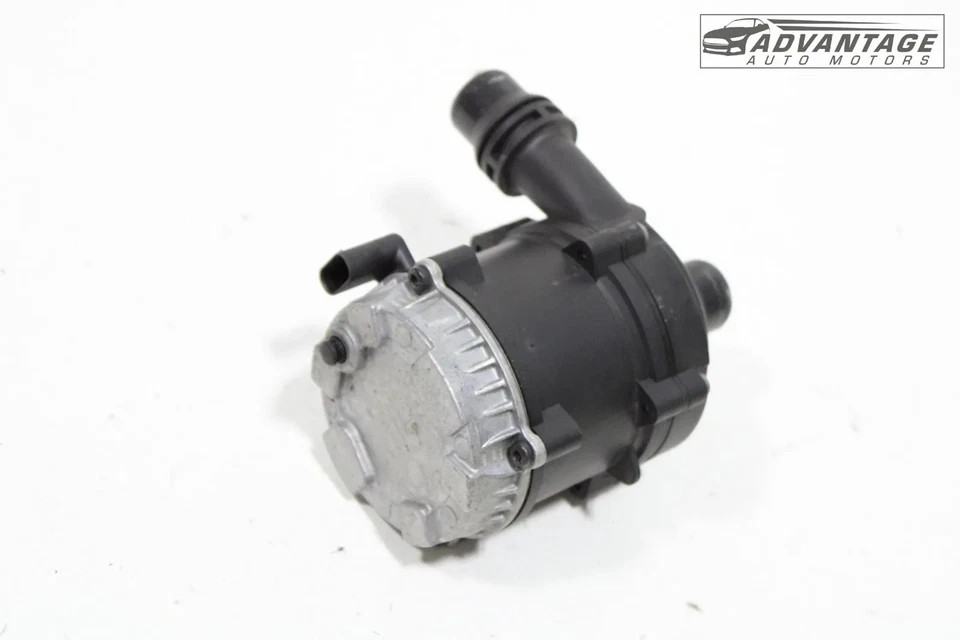 BMW 750I 2016-2019 4,4 L V8 motor refrigerante bomba de agua auxiliar 12 V Bosch OEM Foto 4 de 4