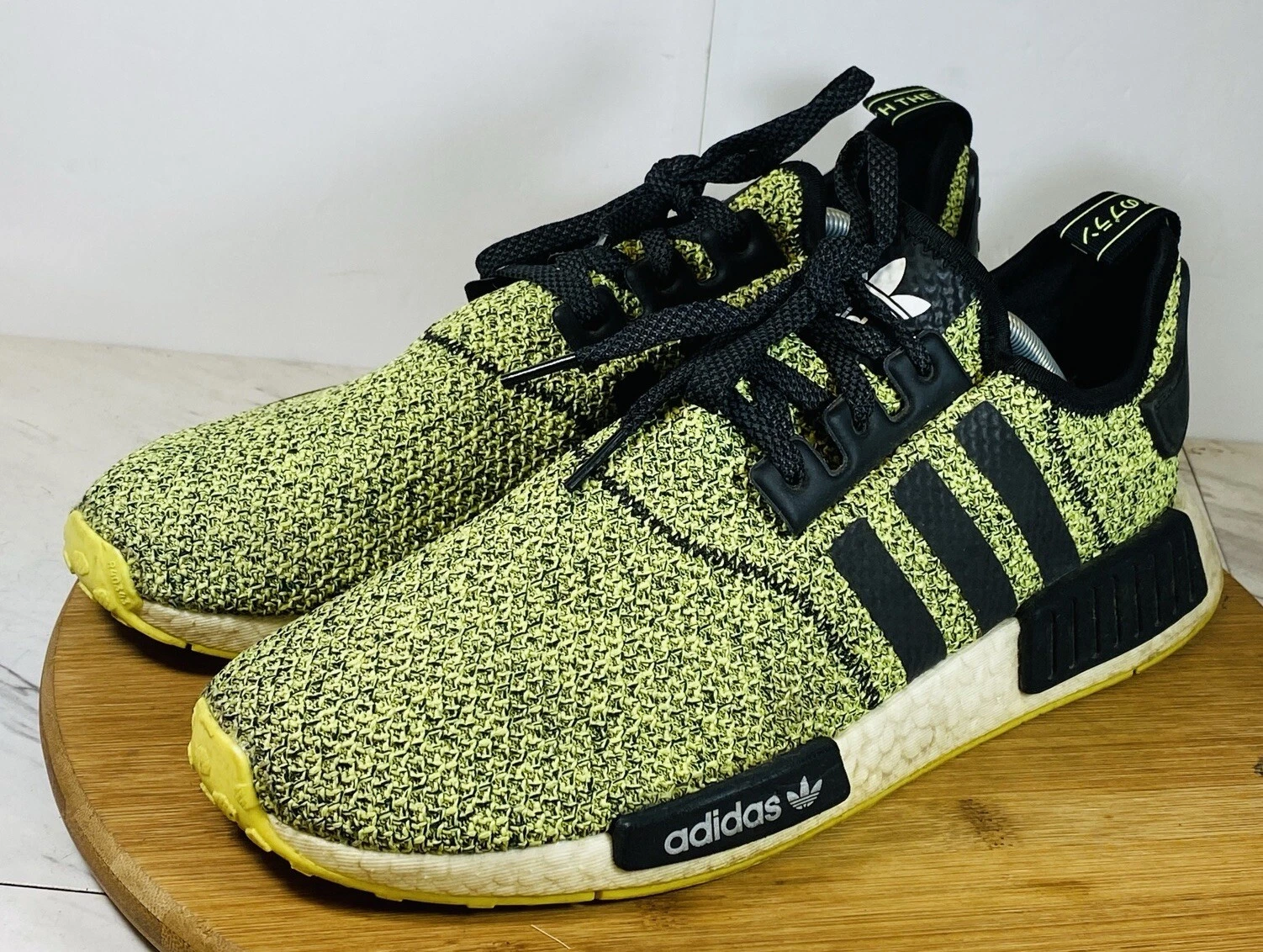Adidas NMD_R1 Yellow Core nere taglia 11. EE4400