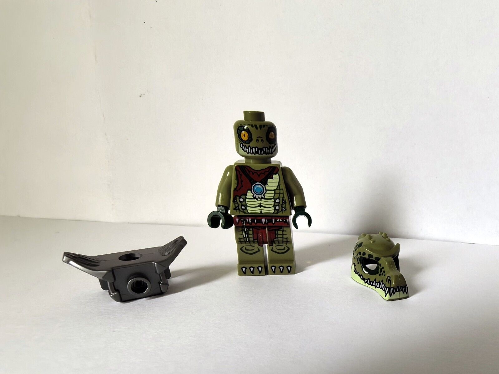 LEGO Legends of Chima lego Crawley  Minifigure  Alligator (Loc162) 11904