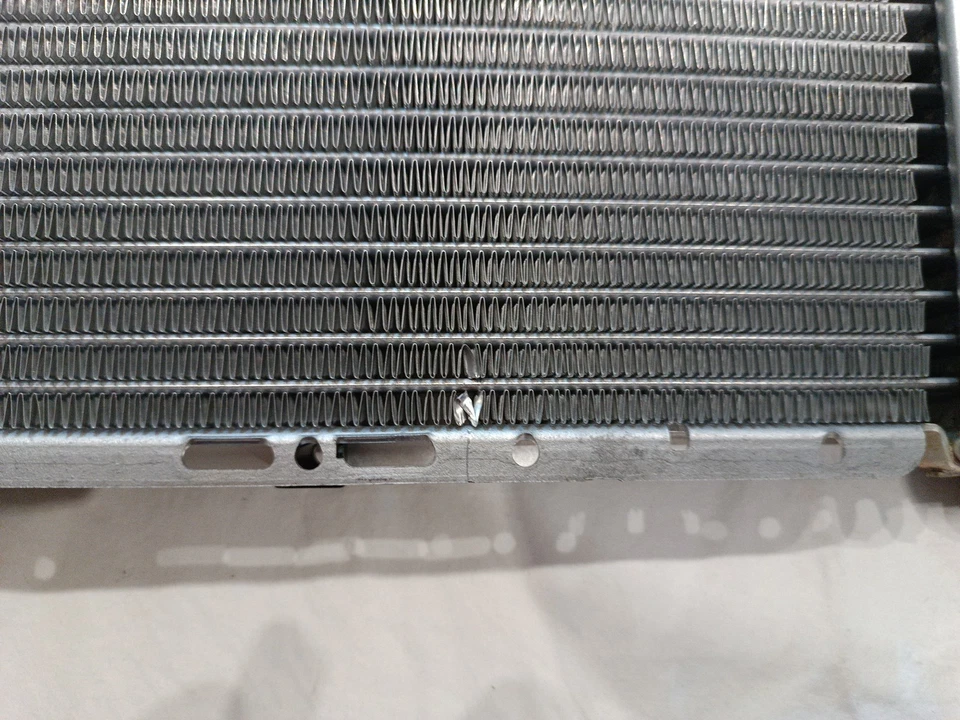 VALEO 810888 RADIATORE RAFFREDDAMENTO MOTORE NUOVO per RENAULT 21 - Immagine 4 di 4