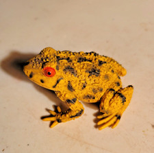 Vintage 3 Detailed and Colorful Toad Frog Toy...