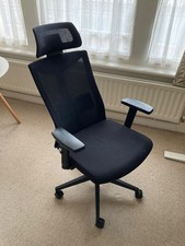 Black mesh ergonomic adjustable office chair with headrest