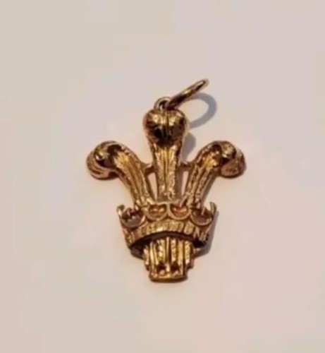 Attractive Hallmarked 9ct Yellow Gold Welsh Three Feathers Pendant -1.8g