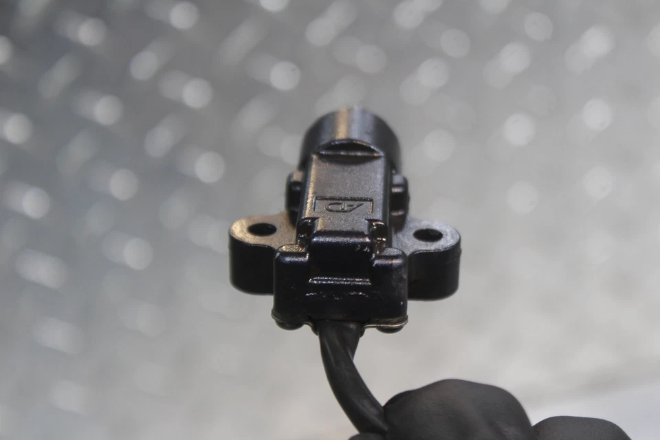 2009 YAMAHA FZ6 KICKSTAND SENSOR /BRAKE SENSOR 5VS-82566-61-00 - Image 3 of 4