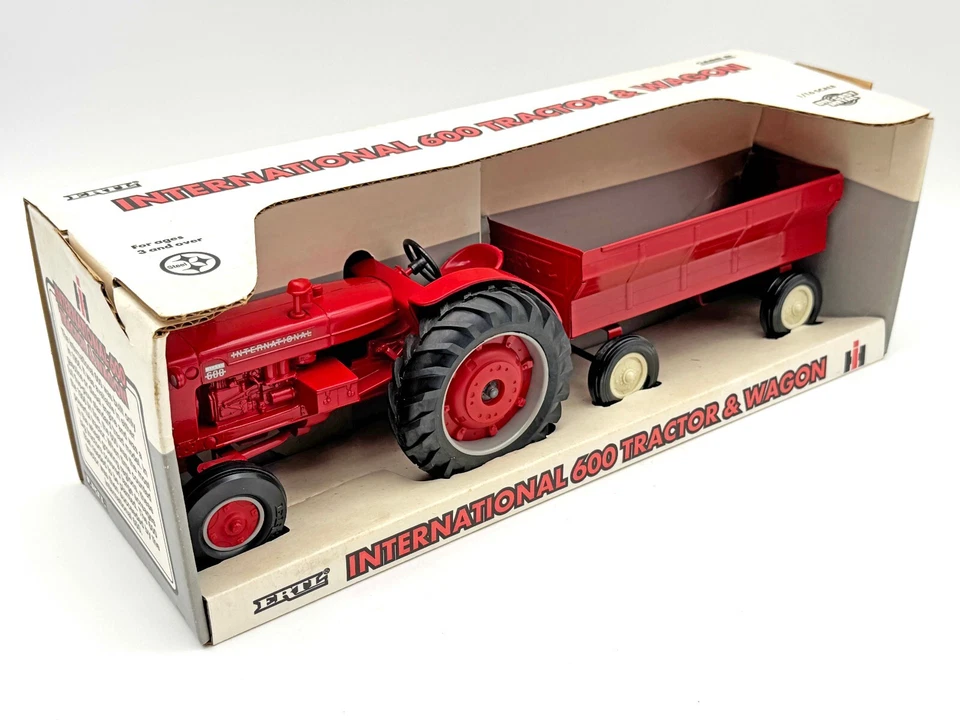 1/16 International Harvester 600 Tractor With Flare Box Wagon - Image 2 of 3