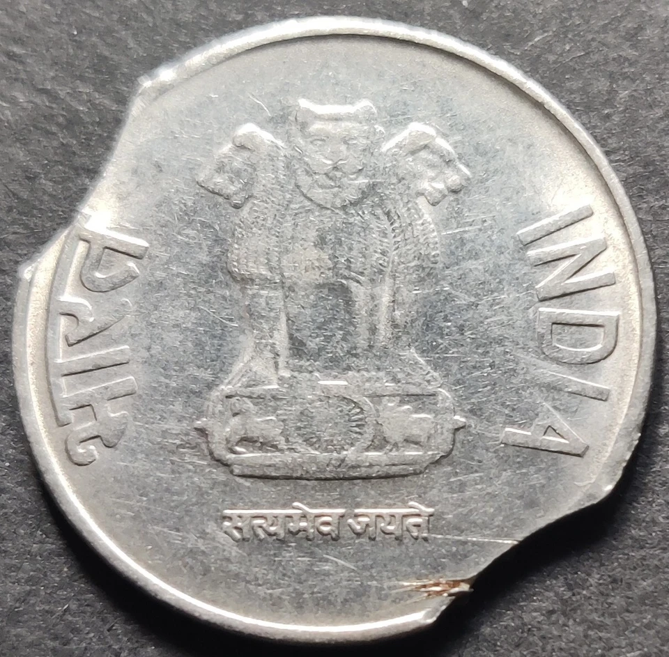 India Rs 2, Error Coin, 2011, Bombay Mint, having 'Double Curve CLIP's' (D-43) - Image 2 of 2