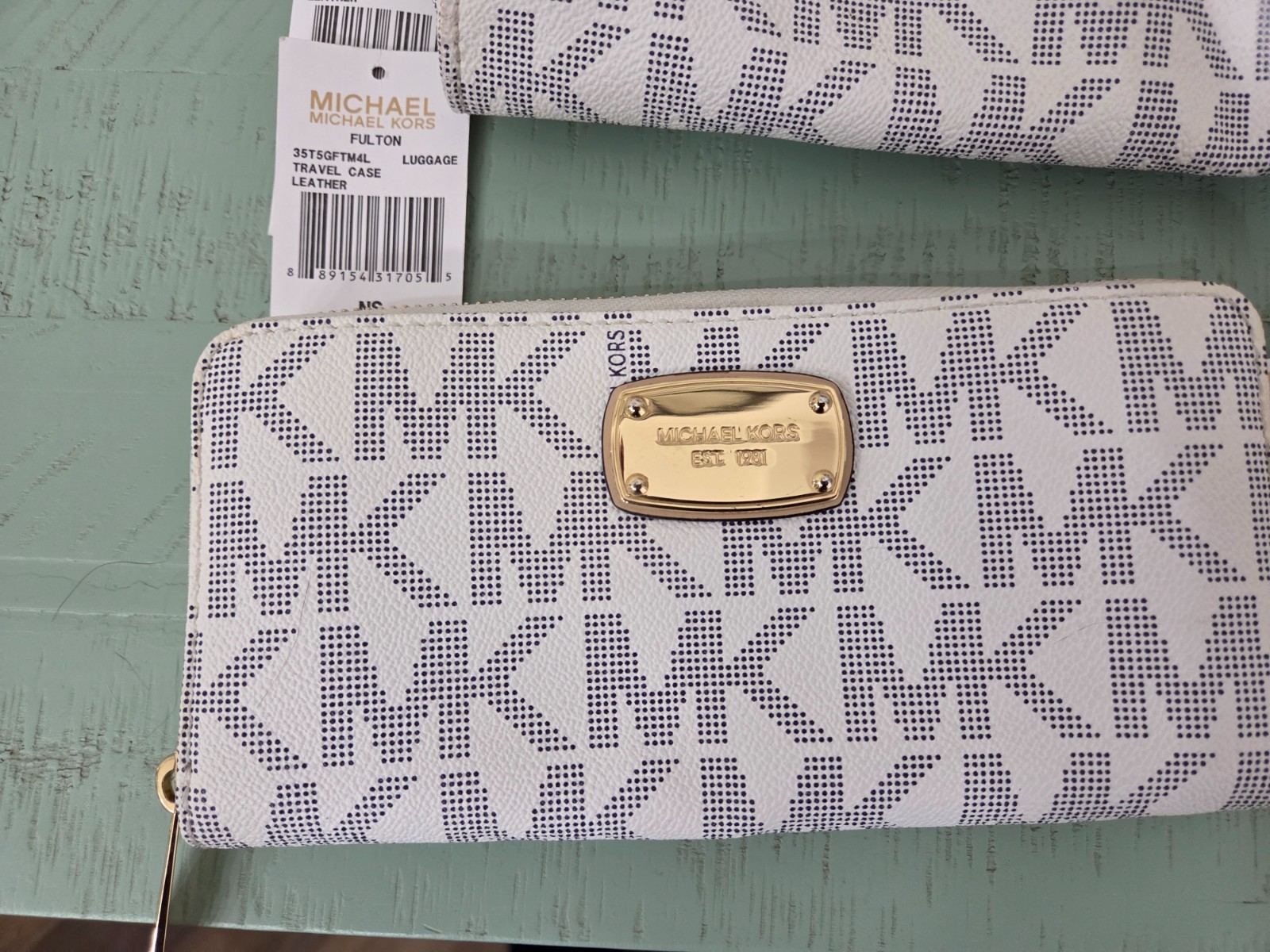 Michael Michael Kors — Camden Large Drawstring Shoulder Tote (Style: 30F5GMDE3L) image 3