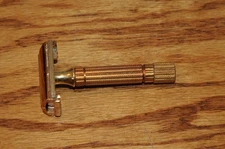 Vintage Gillette Aristocrat 22K Gold Plated Safety Razor W/Case & razor Dispense