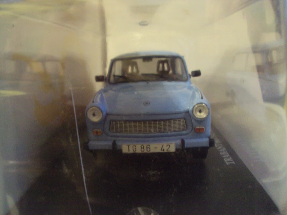 Trabant 601-S Universal 1988 scala 1/24 - Immagine 3 di 4