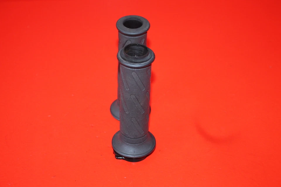 09 2009 SUZUKI KATANA 650 DERECHA IZQUIERDA CLIPON MANILLAR EMPUÑADURAS JUEGO DE PARES Foto 4 de 4