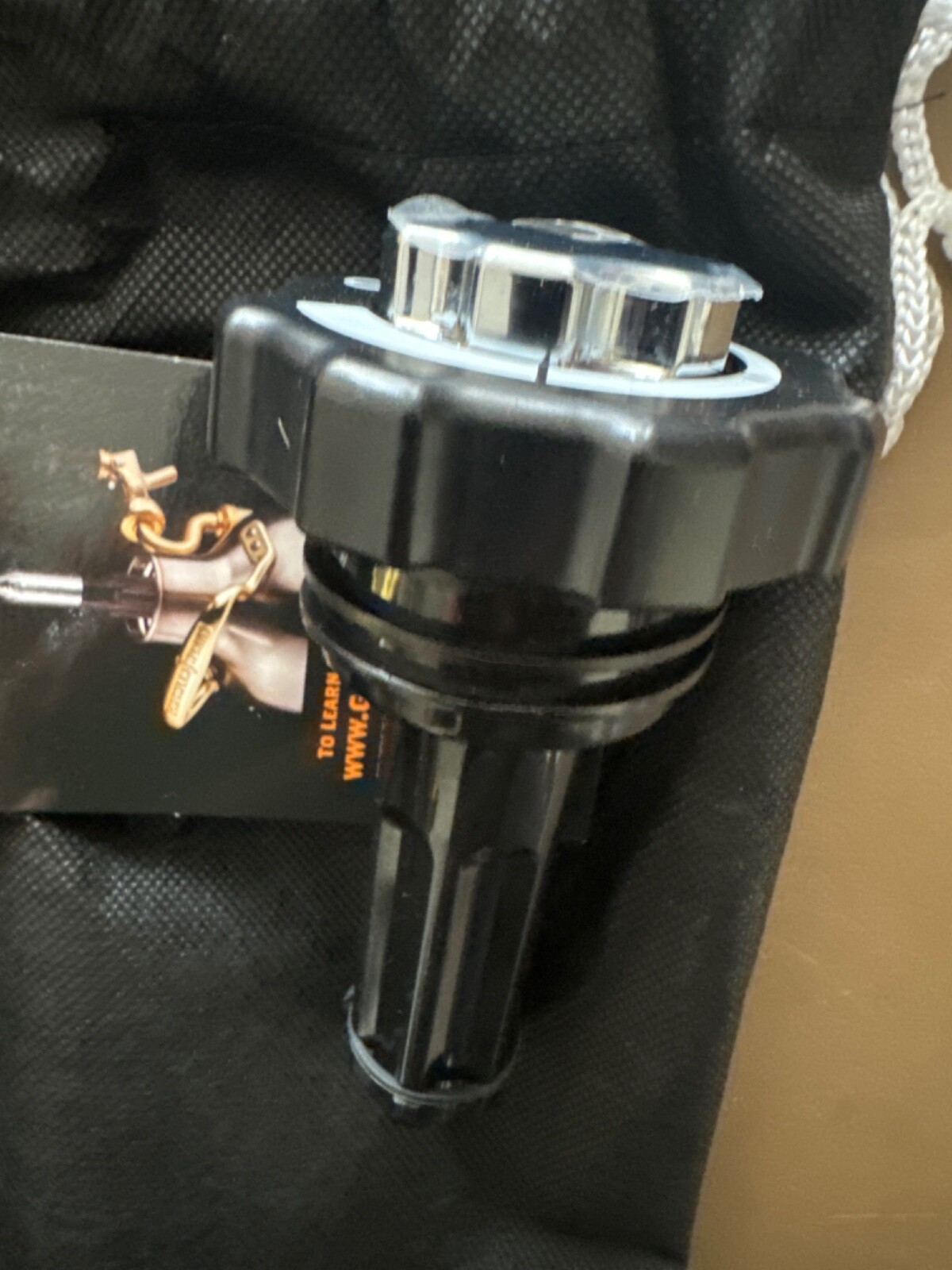 Growler Werks UKEG Pressurized Growler 64 oz Stainless New In Box