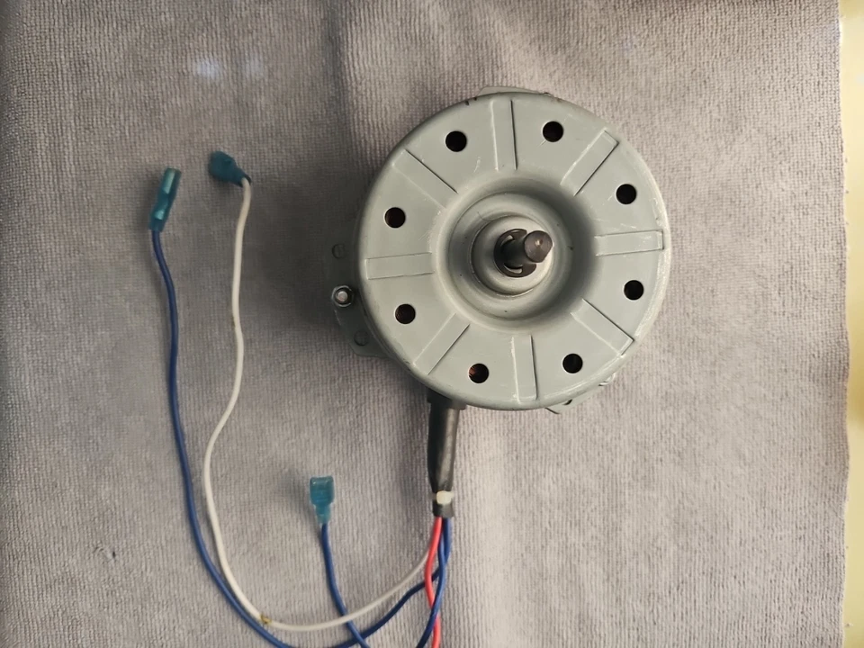 Motor LS-53T1-4P WK4-30T1-A08B AC-4550-194 115V 60Hz 2A 134*C CR 250V - Image 2 of 3