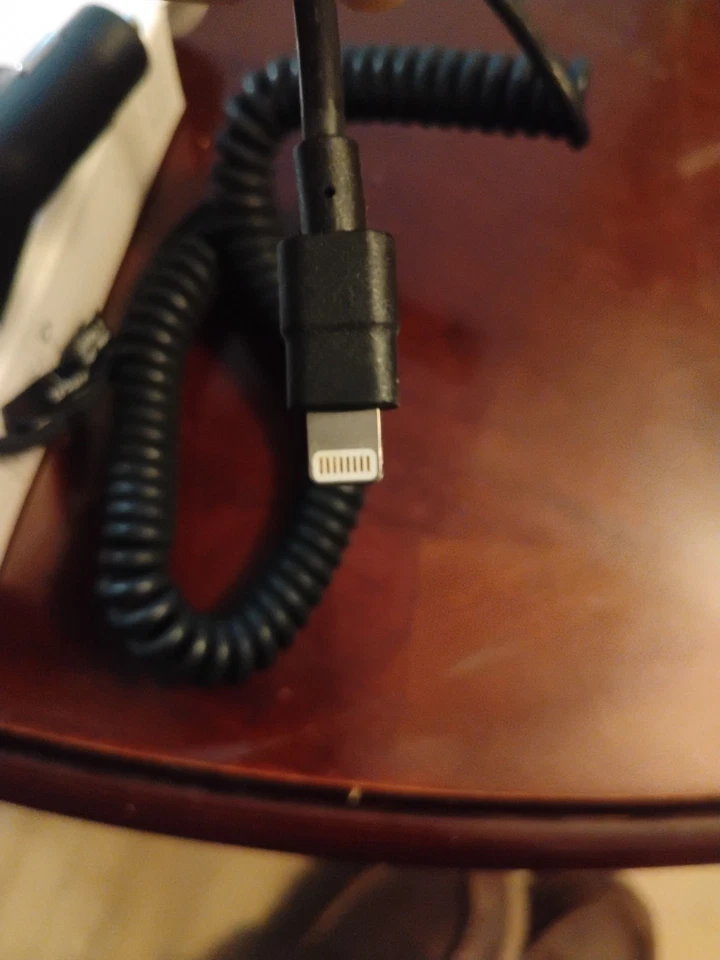 Cargador de vehículo Verizon 9 ft cable en espiral conector Lightning certificado MFi Foto 2 de 4