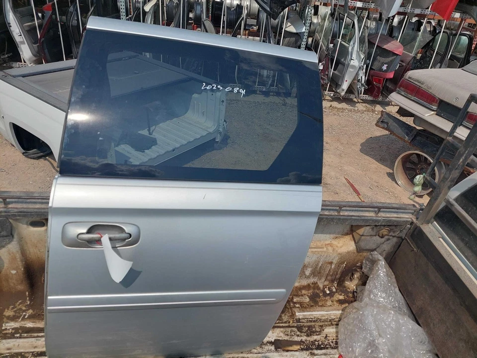 Used Rear Left Door Assembly Rear Side fits: 2005 Chrysler Town & country narrow Foto 2 de 4