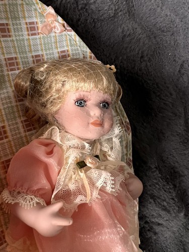 Heritage �� Signature Collection Bambole di porcellana madre figlia su coperta nuove con scatola - Foto 8 di 20