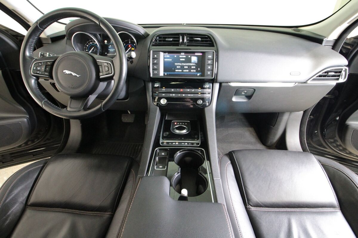 Jaguar F-Pace 3,0 D300 Prestige aut. AWD Van