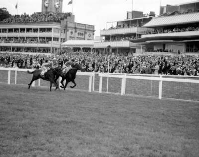 Brings Lieutenant-Colonel Giles Loders CARNOUSTIE to a half-le - 1958 Old Photo