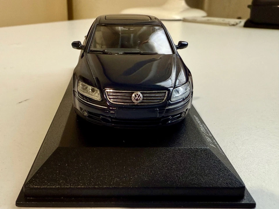 MINICHAMPS 400051000 VOLKSWAGEN PHAETON BLU MET. 1/43 - Immagine 4 di 4