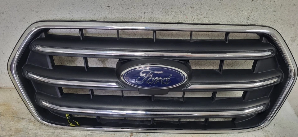 Ford Transit T-150/250/350 2020-2023 parrilla cromada usada OEM ►DC6826 Foto 4 de 4