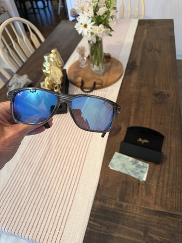 Maui Jim Men’s Onshore Sunglasses Gray Striped Frame Blue Mirrored Lens lg/xl