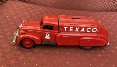 ERTL 1993 Edition #10 39 Dodge Airflow Replica Texas Co Texaco 8'5