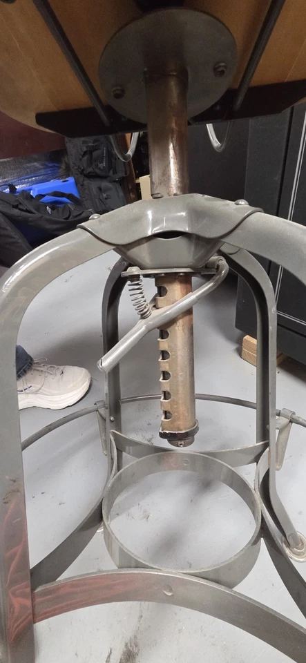 Banqueta de mesa de desenho industrial vintage Toledo aço cadeira ajustável assento de madeira - Imagem 4 de 4