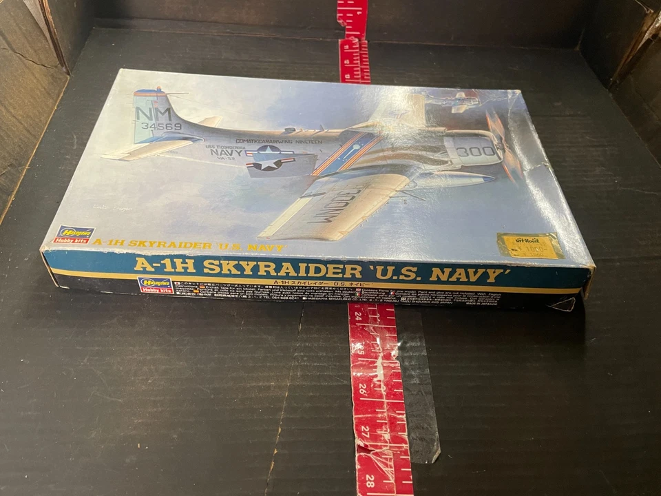 Kit modelo plástico escala 1/72 Hasegawa del avión A-1H Skyraider Marina de los Estados Unidos Foto 2 de 4