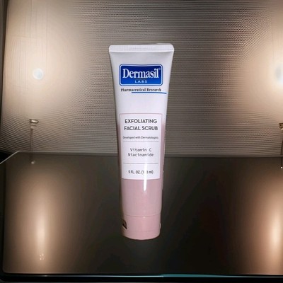 NEW DERMASIL Exfoliating Facial Scrub With Vitamin  C Niacinamide 5 FL OZ