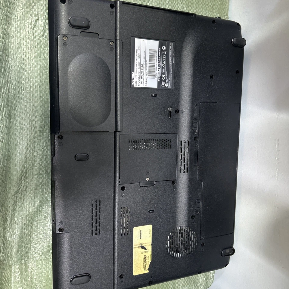 Toshiba CB30-B-103 13.3" (16GB, Intel Celeron, 2.16GHz, - Image 2 of 4