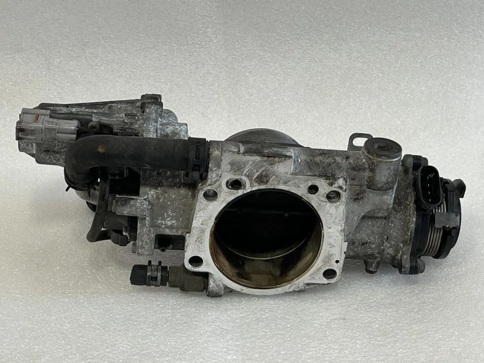 1999 LEXUS LS400 КОРПУС ДРОССЕЛЬНОЙ ЗАСЛОНКИ 22030-50110 - Изображение 3 из 4