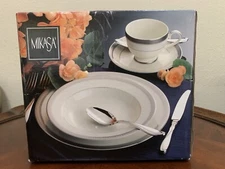 Mikasa Palatial Platinum 20 Piece Set Service for 4 L3235 Thailand NEW in Box