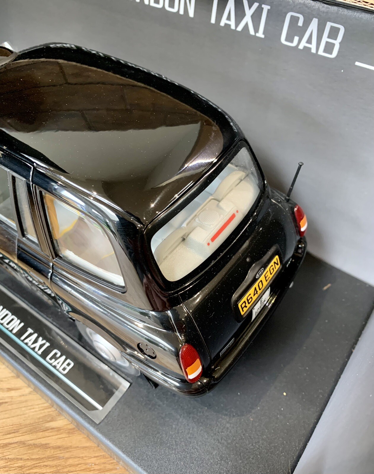 ZC433 SUN STAR 1123 Voiture 1/18 TX1 London Taxi Cab 1998