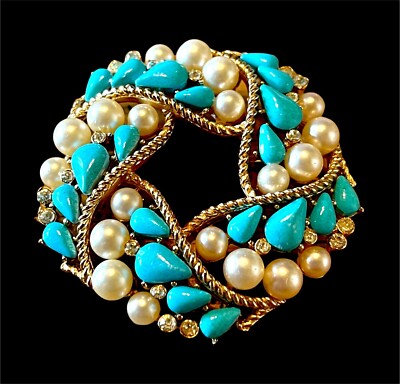 EXQUISITE 1960'S CROWN TRIFARI GOLD-TONE FAUX TURQUOISE & PEARL