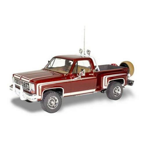 Revell RMX854486 1/24 76 Chevy Sport Stepside Pickup 4x4 Car