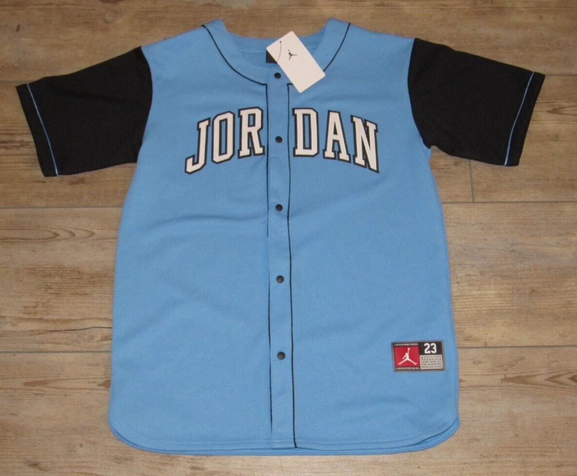 Preços baixos em Beisebol North Carolina Tar Heels Camisas de fãs