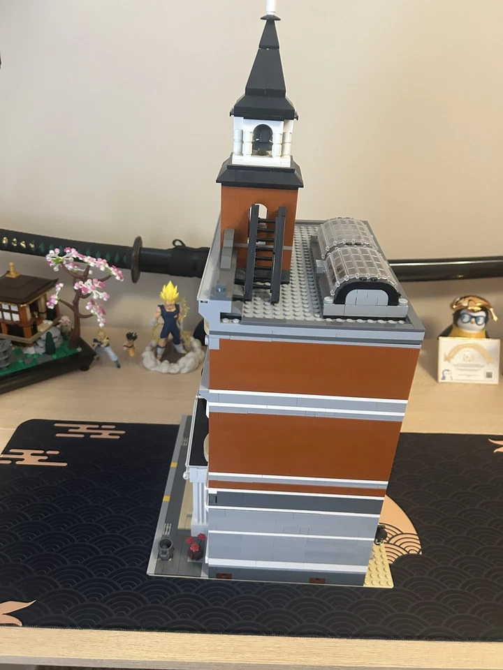 LEGO Creator Expert Town Hall 10224  Foto 4 de 4